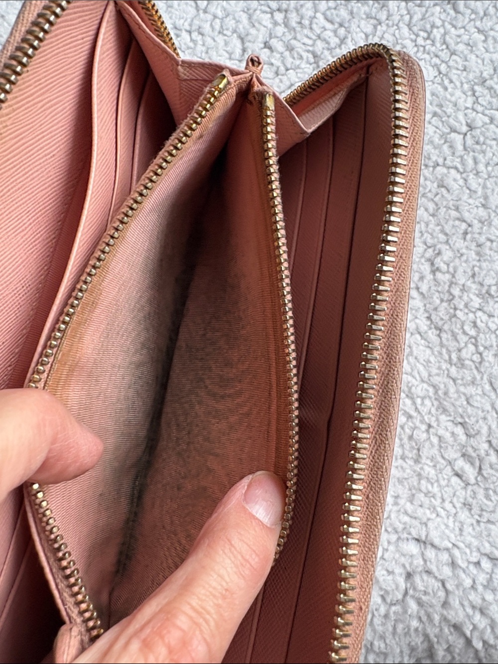 Prada Rose Pink Saffiano Fiocco Bow Zip-Around Leather Wallet Gold Hardware - Picture 7 of 10
